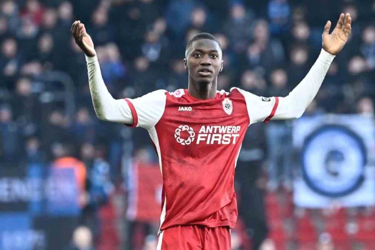 Doumbia in campo con l'Anversa