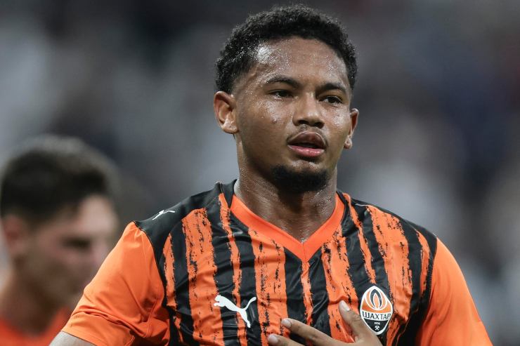 Eguinaldo in campo con indosso la maglia dello Shakhtar Donetsk