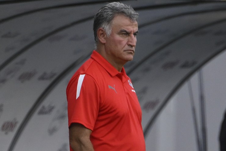 Galtier osserva da bordo campo