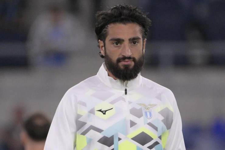 Gigot con gli abiti da allenamento della Lazio
