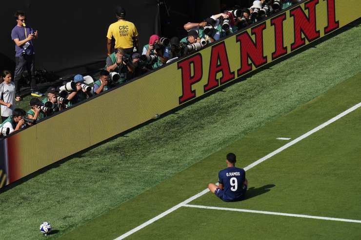 Gonçalo Ramos e l'esultanza dedicata a Diogo Jota dopo il gol contro il Real Madrid al Mondiale per Club