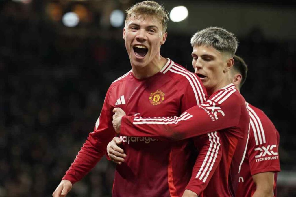 Hojlund esulta con il Manchester