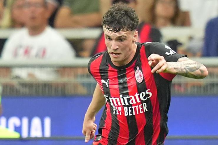 Jimenez in campo con indosso la maglia del Milan