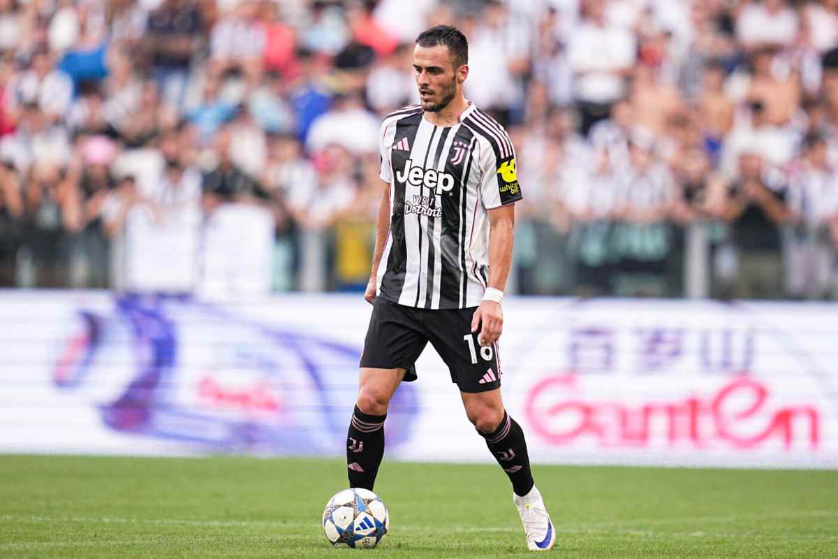 Kostic palla al piede