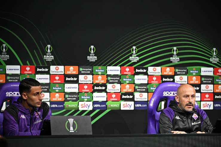 Mandragora e Italiano in conferenza stampa prima di una partita di Conference League quando erano entrambi alla Fiorentina