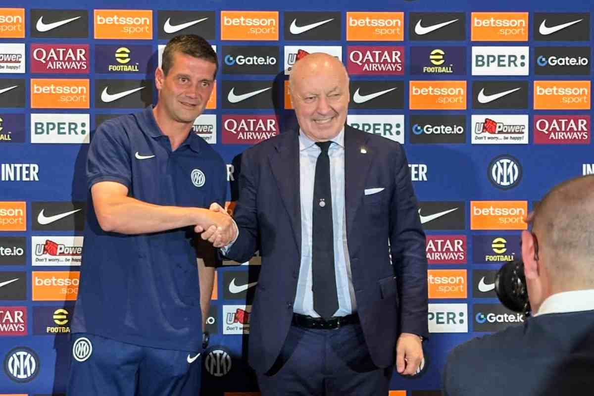 Marotta stringe la mano a Chivu