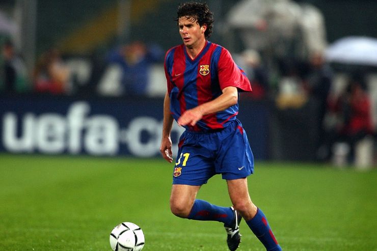 Thiago Motta gestisce palla con indosso la maglia del Barcellona