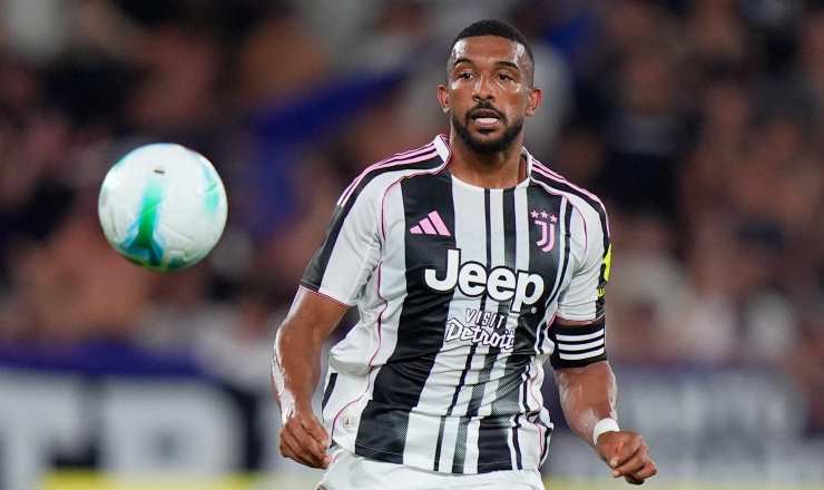 Bremer in azione con la maglia della Juventus.