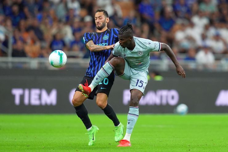Calhanoglu in campo contro l'Udinese