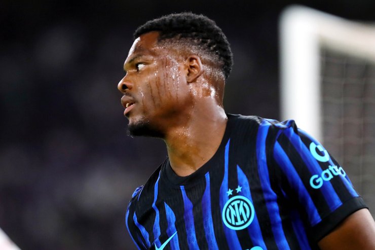 Dumfries in campo con l'Inter