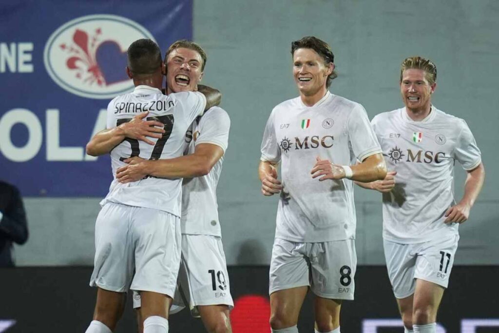 Il Napoli esulta dopo un gol alla Fiorentina