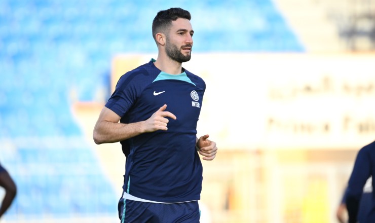 Gagliardini durante una fase di riscaldamento con l'Inter