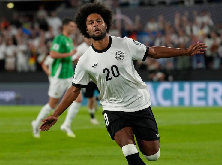 Gnabry esulta dopo una rete