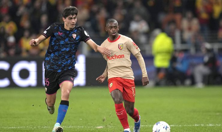 Juanlu Sanchez, a sinistra, in azione con la maglia del Siviglia