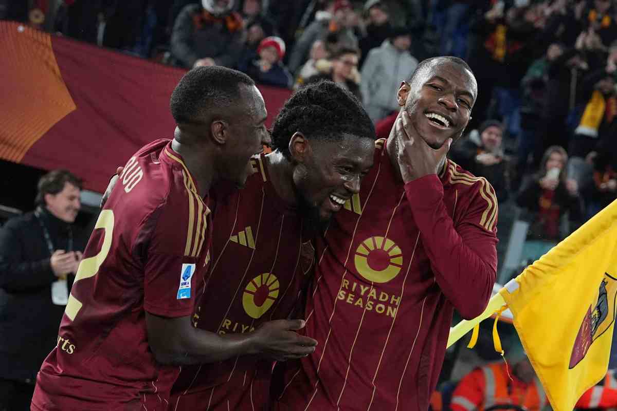 Kone esulta con i compagni
