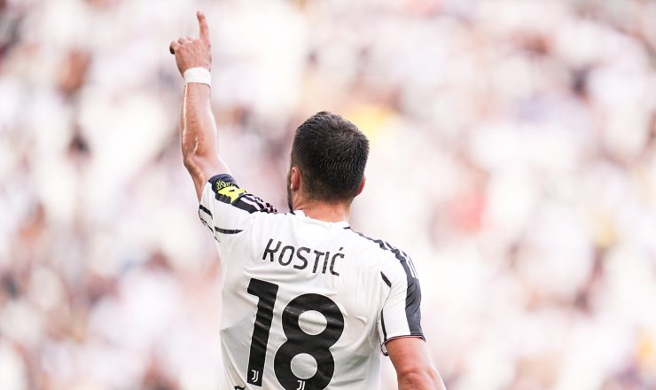 Kostic con la maglia della Juventus