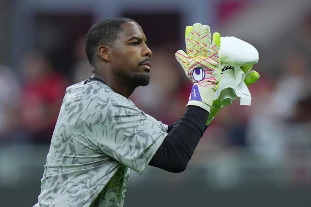 Mike Maignan con la maglia del Milan contro il Bari