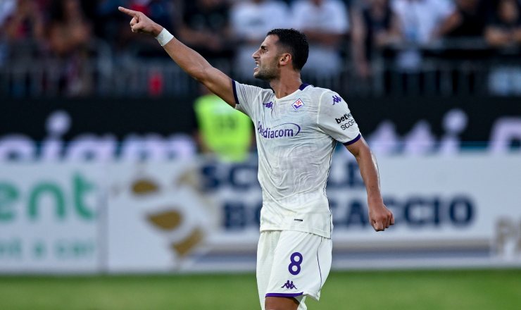 Rolando Mandragora con la maglia della Fiorentina.