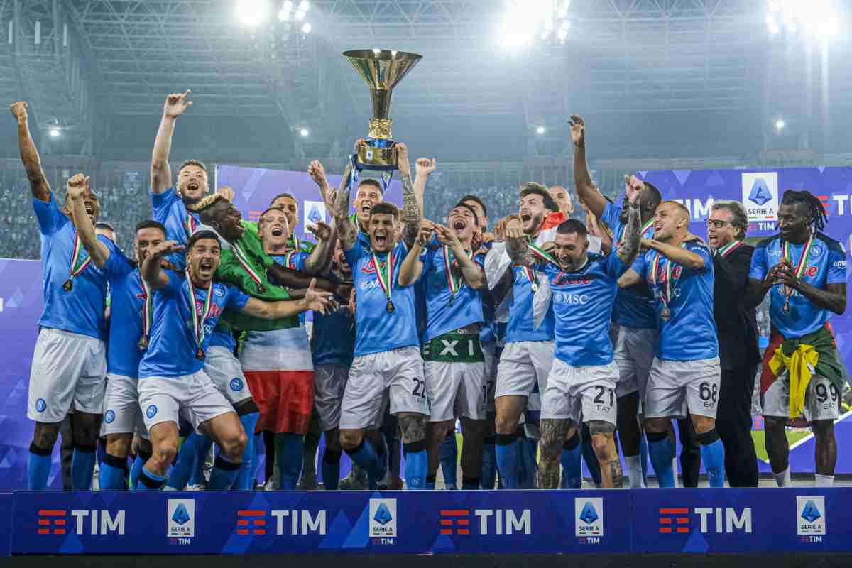 Dallo scudetto col Napoli alla Serie B: il Palermo è davvero scatenato Dallo scudetto col Napoli alla Serie B: il Palermo è davvero scatenato