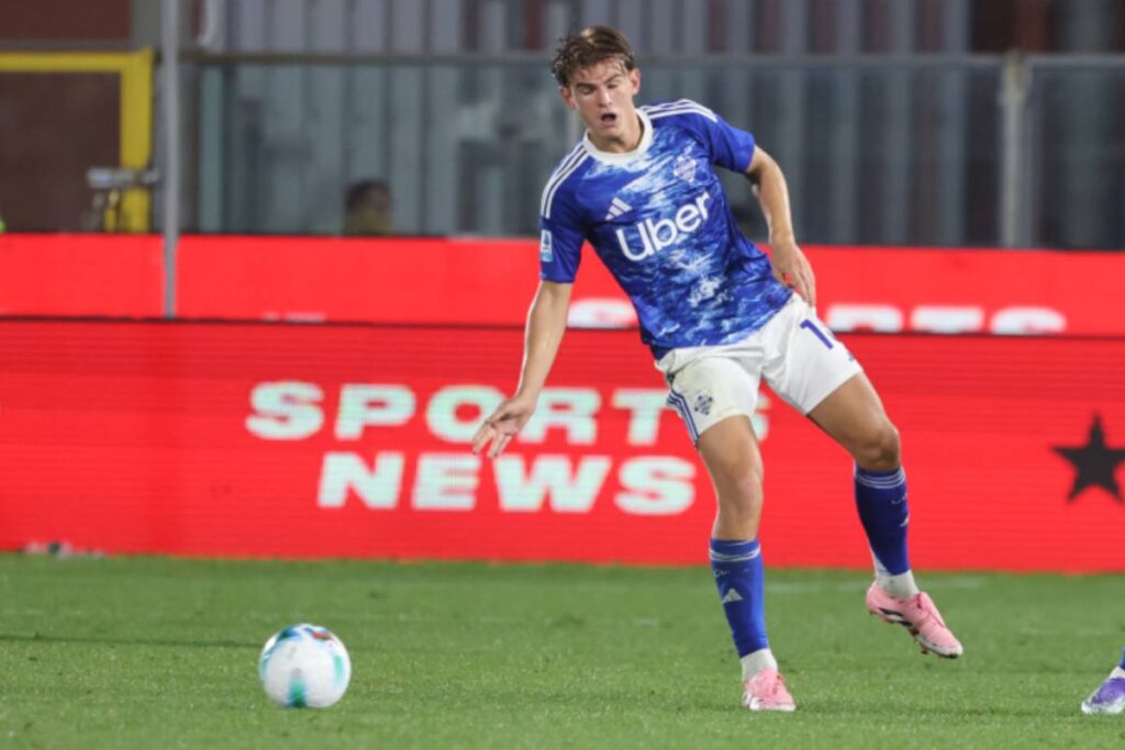 Nico Paz in azione con la maglia del Como