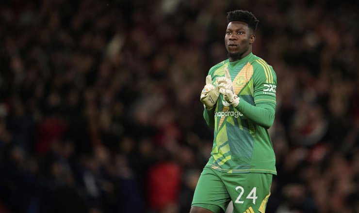 Onana con la maglia del Manchester United