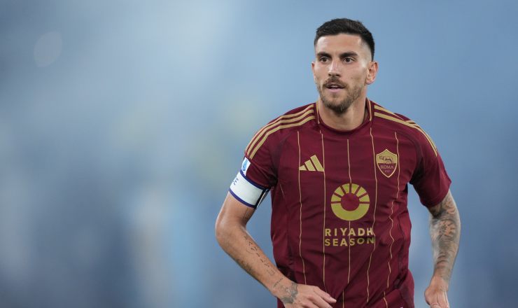 Lorenzo Pellegrini in azione con la maglia della Roma.