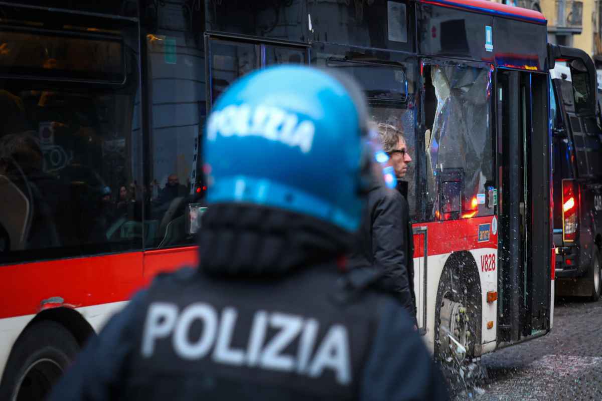 Rissa e botte tra tifosi e Polizia
