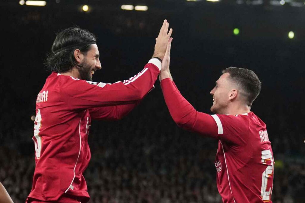 Robertson esulta con un compagno