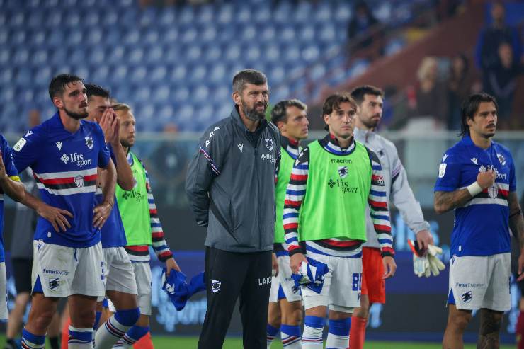 Squadra Sampdoria sotto la Gradinata Sud