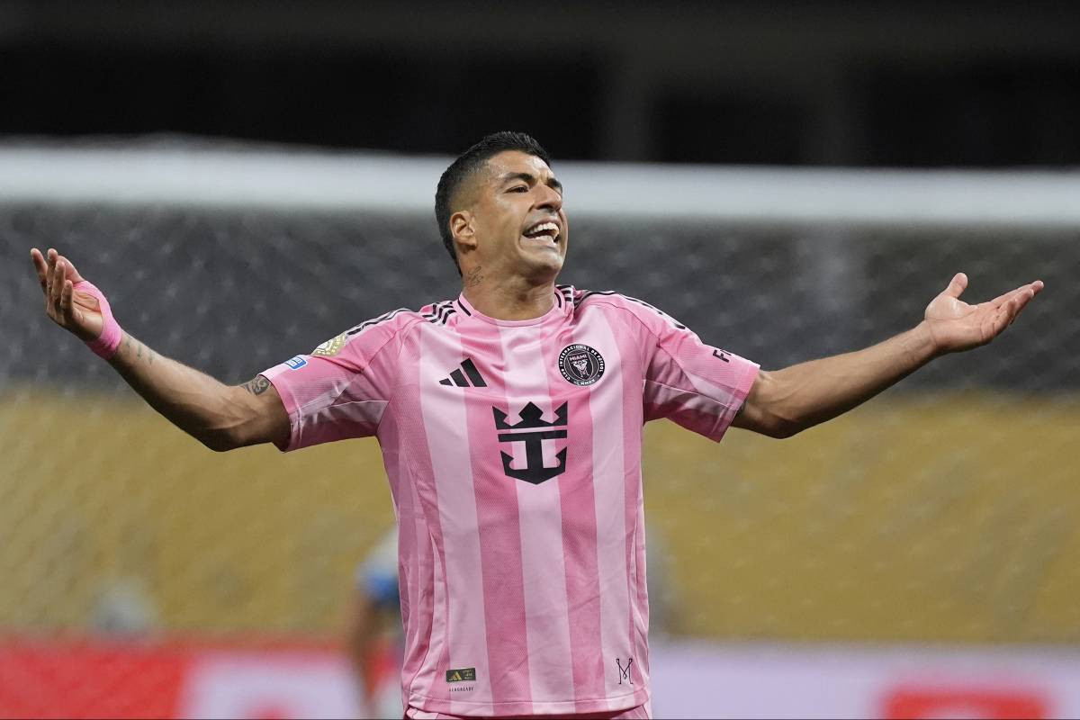 Luis Suarez, il lupo perde il pelo ma non il vizio: 6 giornate di squalifica! Luis Suarez, il lupo perde il pelo ma non il vizio: 6 giornate di squalifica!