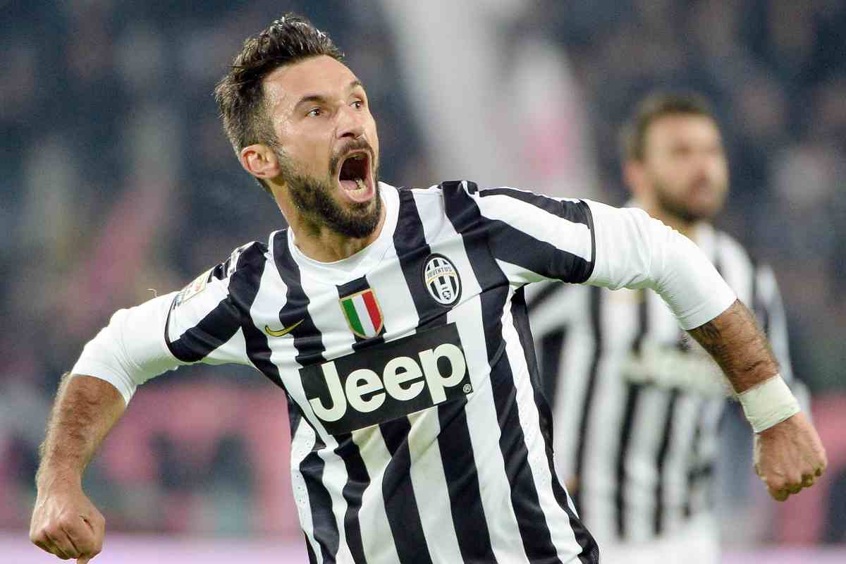Vucinic esulta dopo una rete