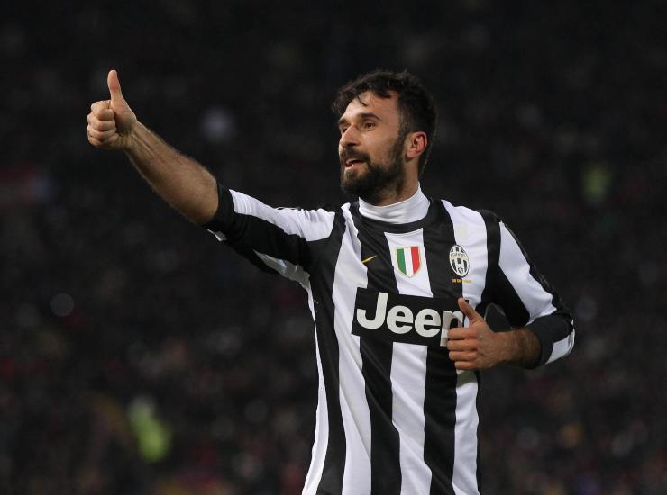 Vucinic con il pollice alzato