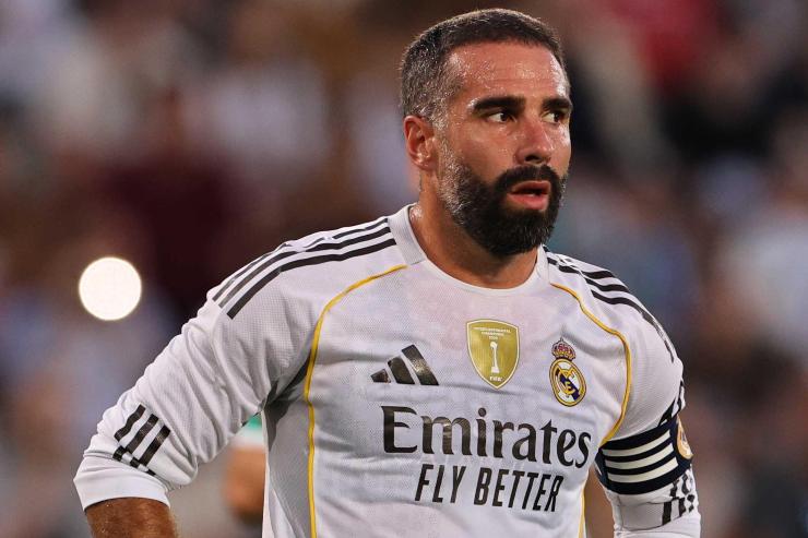 Carvajal in campo con indosso la maglia del Real Madrid