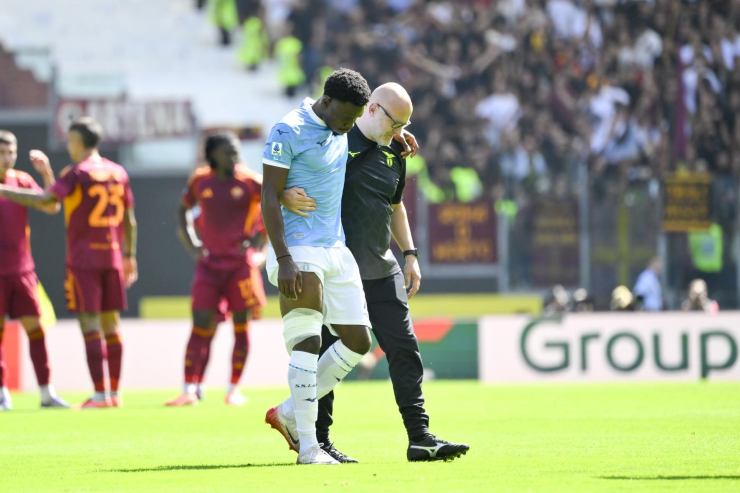 Dele-Bashiru esce dal campo con una fasciatura alla gamba