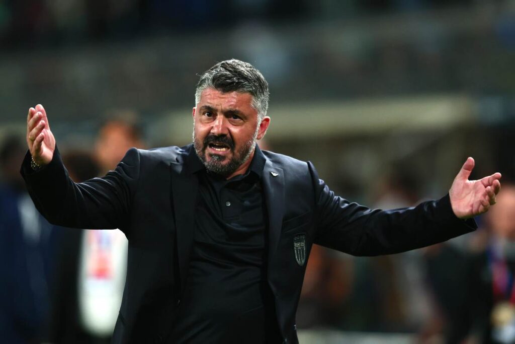 Gattuso inneggia i tifosi da bordo campo
