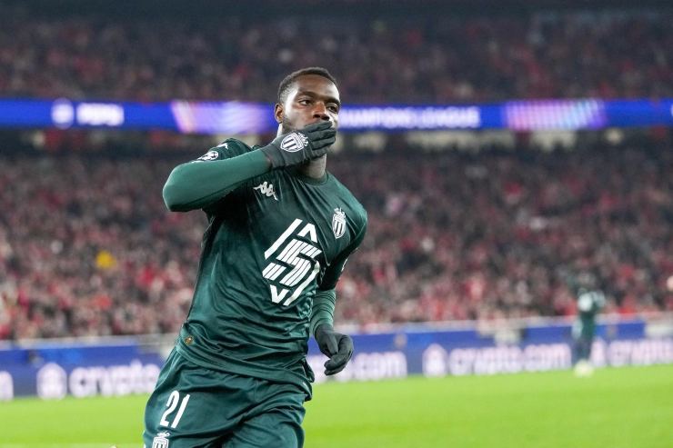 Ilenikhena esulta con indosso la maglia del Monaco