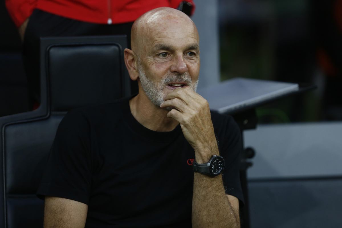 Stava per allenare il Milan, ora è diventato virale: ingresso in campo mai visto prima Stava per allenare il Milan, ora è diventato virale: ingresso in campo mai visto prima