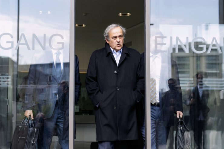 Platini in abiti formali