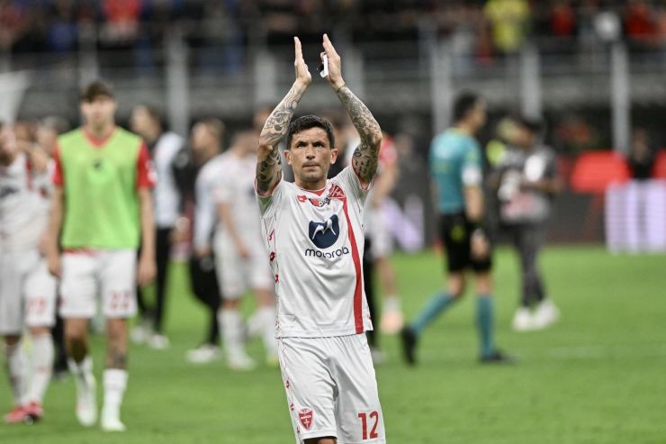 Sensi in campo con indosso la maglia del Monza