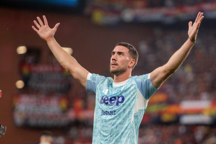 Vlahovic esulta con indosso la maglia della Juventus