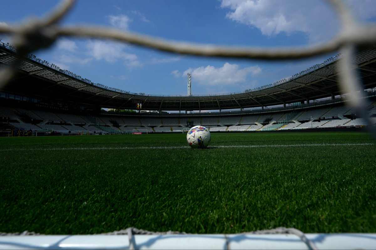 Sopralluogo allo stadio e inizio del match a rischio: tifosi con il fiato sospeso, cos’è successo Sopralluogo allo stadio e inizio del match a rischio: tifosi con il fiato sospeso, cos’è successo