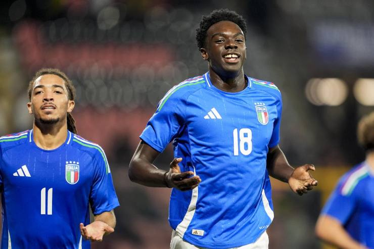 Jeff Ekhator festeggia dopo il gol segnato con la maglia dell’Italia Under 21 contro l’Armenia nel 2025