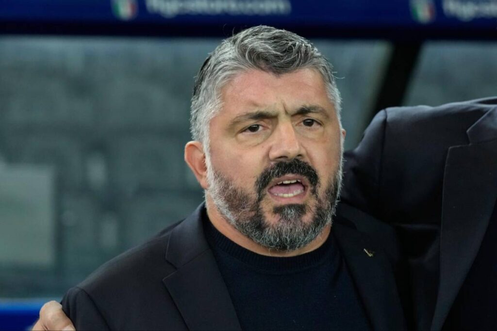 Gennaro Gattuso canta l'inno nazionale prima di una partita