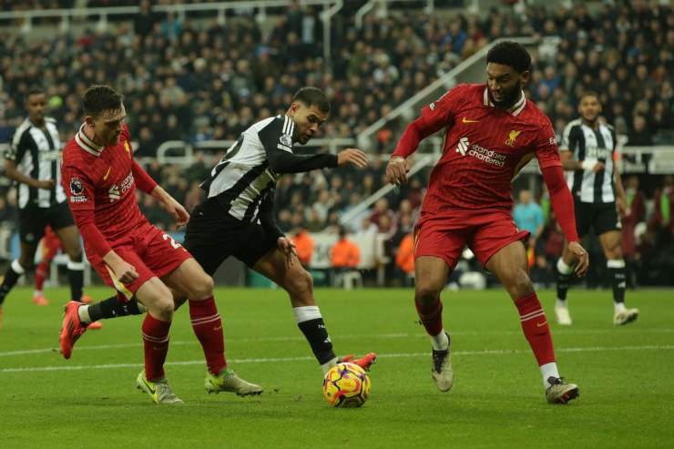 Joe Gomez con la maglia del Liverpool