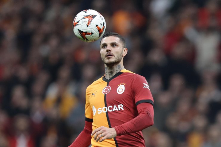 Mauro Icardi controlla il pallone con la maglia del Galatasaray durante una partita di Süper Lig 2025/26.