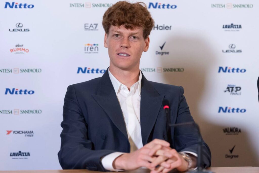 Sinner risponde alla stampa