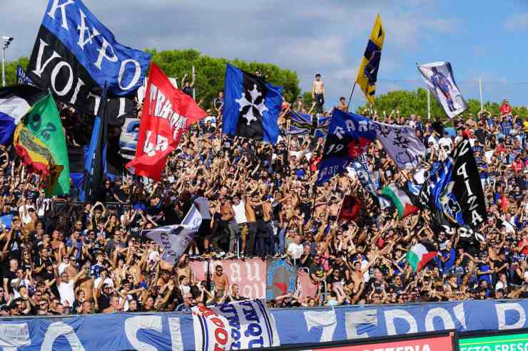 Tifoseria del Pisa nel corso del match casalingo all'Arena Garibaldi contro la Fiorentina