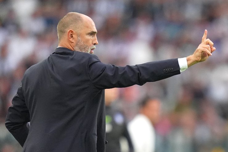 Tudor dà indica dalla panchina alla squadra