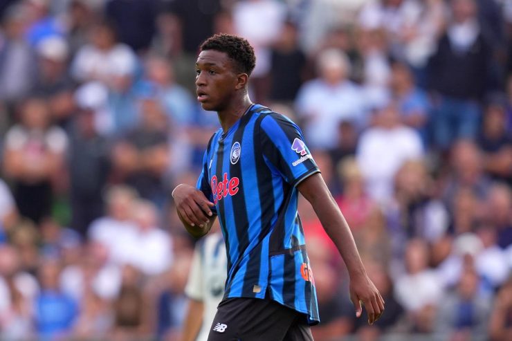 Ahanor in campo con indosso la maglia dell'Atalanta
