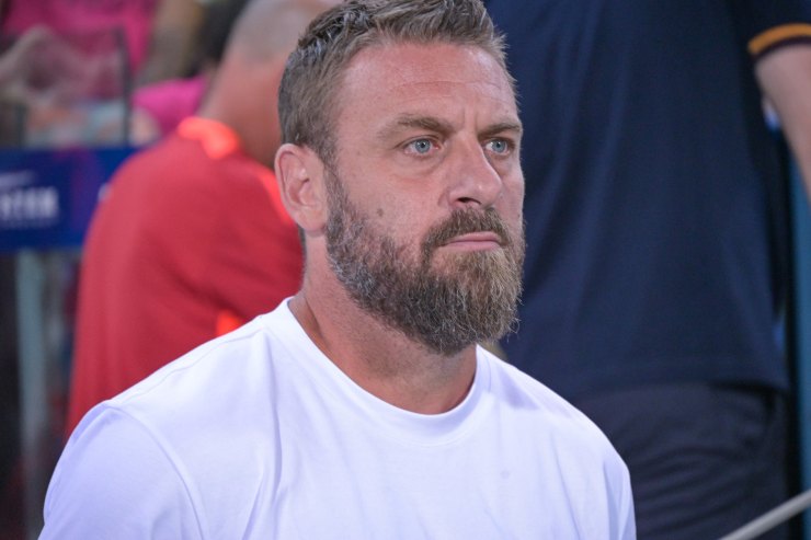De Rossi immortalato a bordo campo